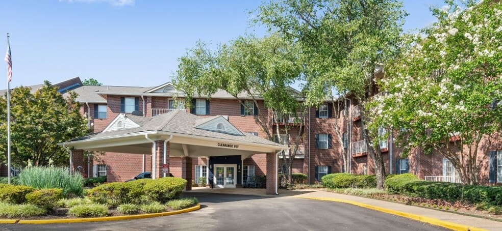 6301 Village Grove Dr, Memphis, TN for sale - Primary Photo - Image 1 of 12