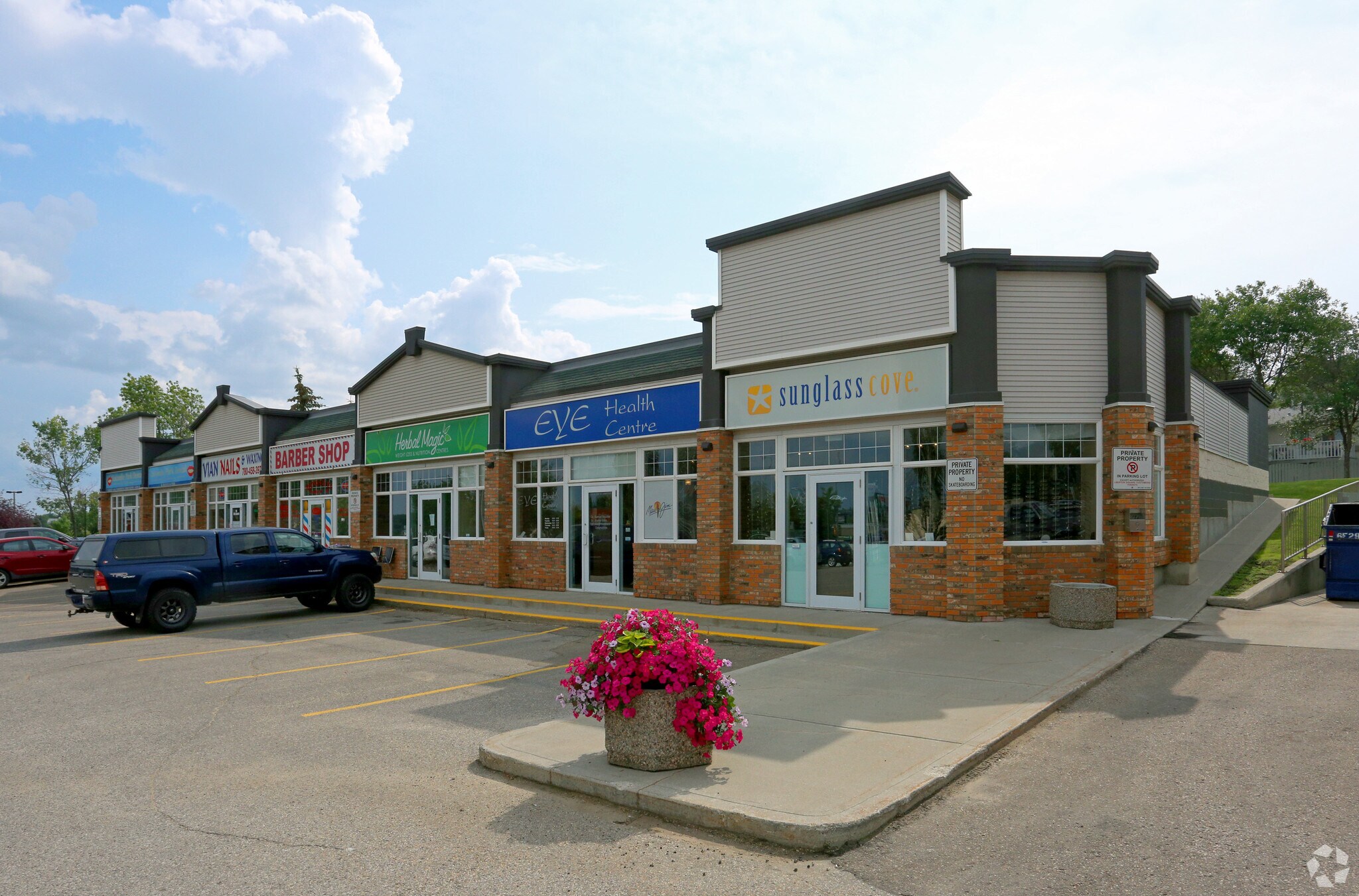 506 St Albert Trl, St. Albert, AB à vendre Photo du bâtiment- Image 1 de 1