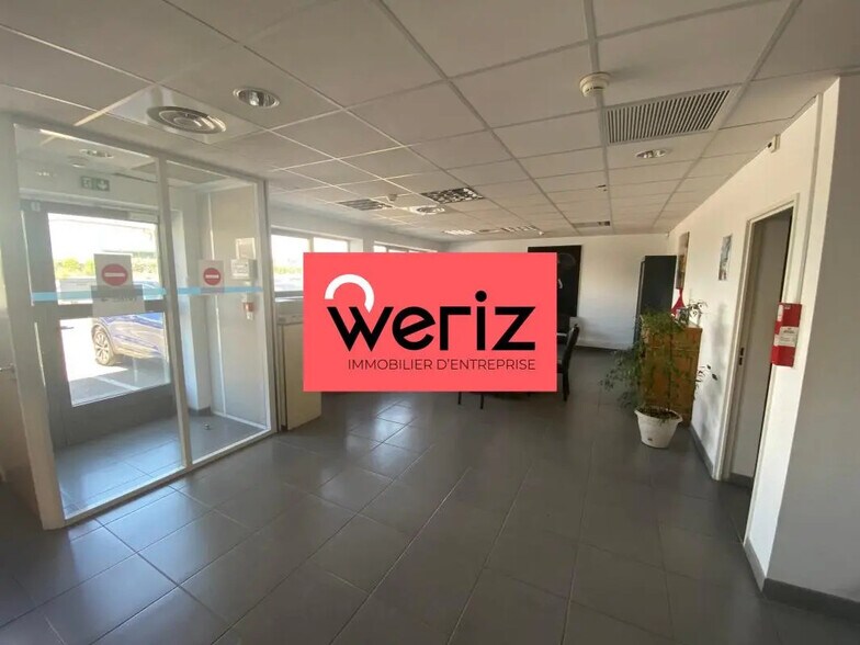 Office in Vitrolles for lease - Lobby - Image 2 of 13