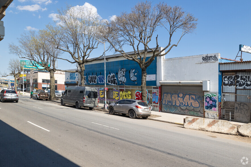 126-54 Northern Blvd, Flushing, NY à vendre - Photo principale - Image 1 de 1