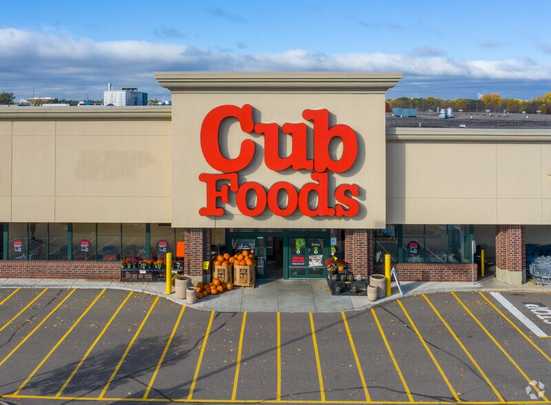 12900-13020 Riverdale Dr NW, Coon Rapids, MN à louer - Photo du bâtiment - Image 3 de 13