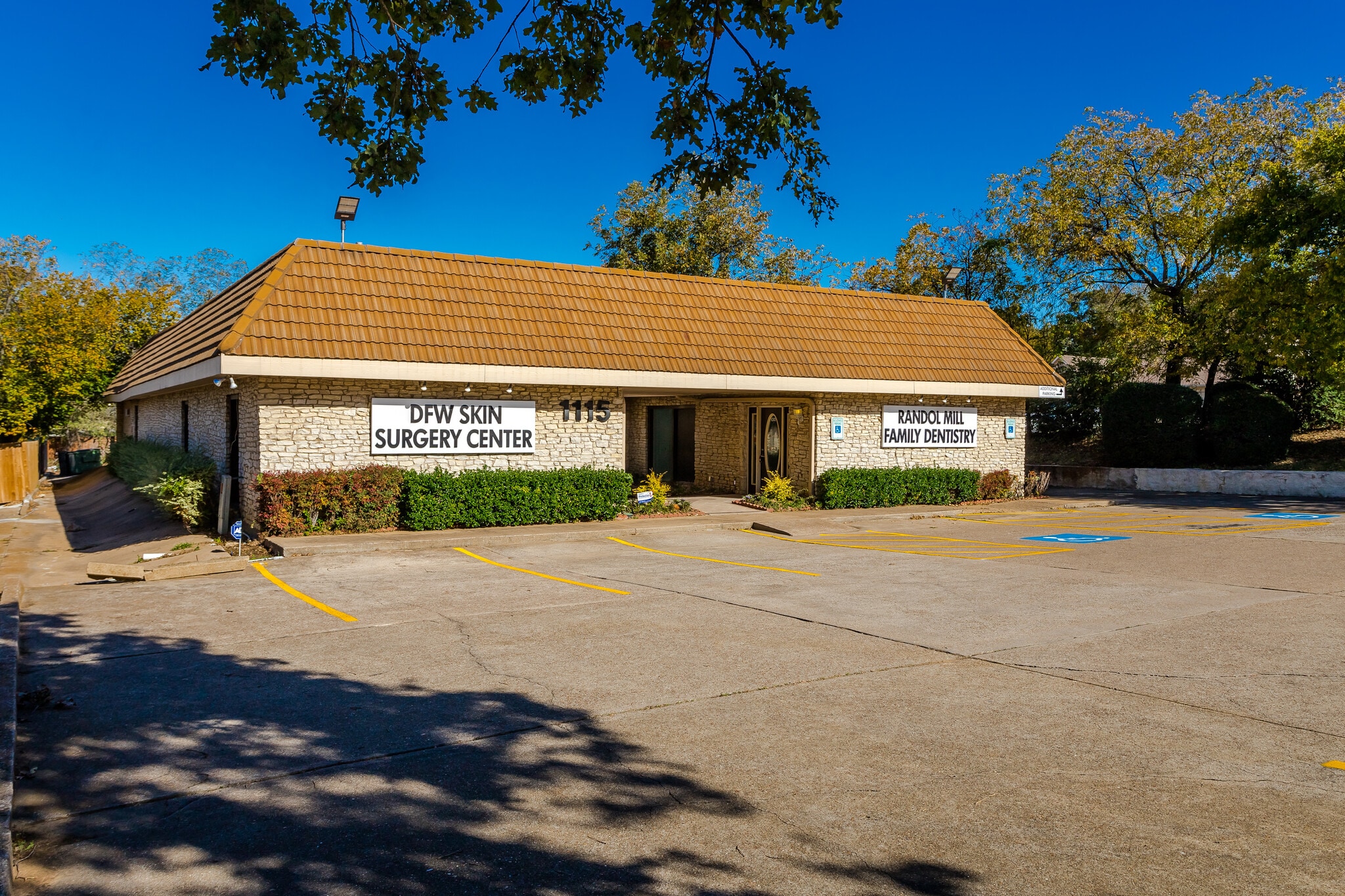 1115 W Randol Mill Rd, Arlington, TX for sale Building Photo- Image 1 of 5