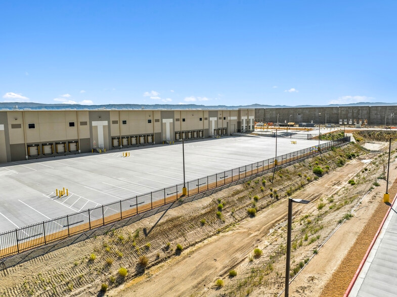 46955 45th St W, Lancaster, CA for lease - Building Photo - Image 2 of 5