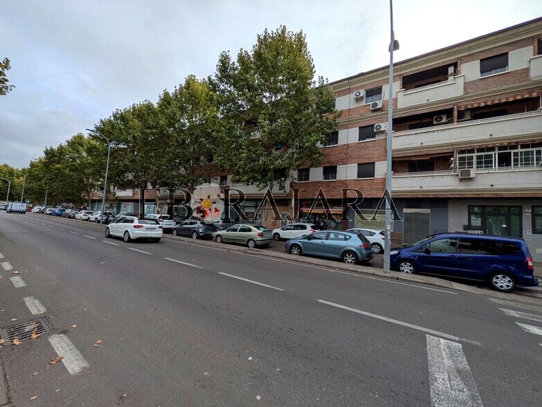 Bureau/Commerce de détail dans Talavera de la Reina, Toledo à louer - Photo du bâtiment - Image 3 de 4