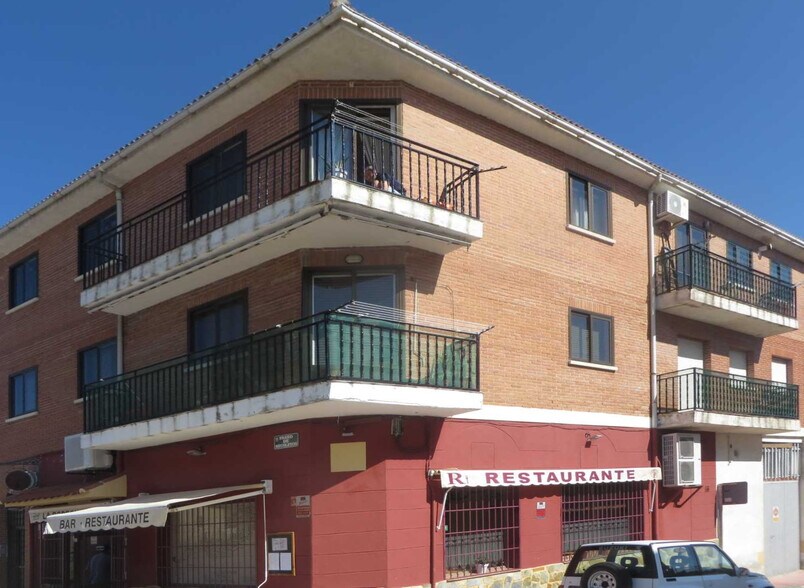 Paseo Recoletos, 37, El Tiemblo, Ávila for sale - Building Photo - Image 2 of 3
