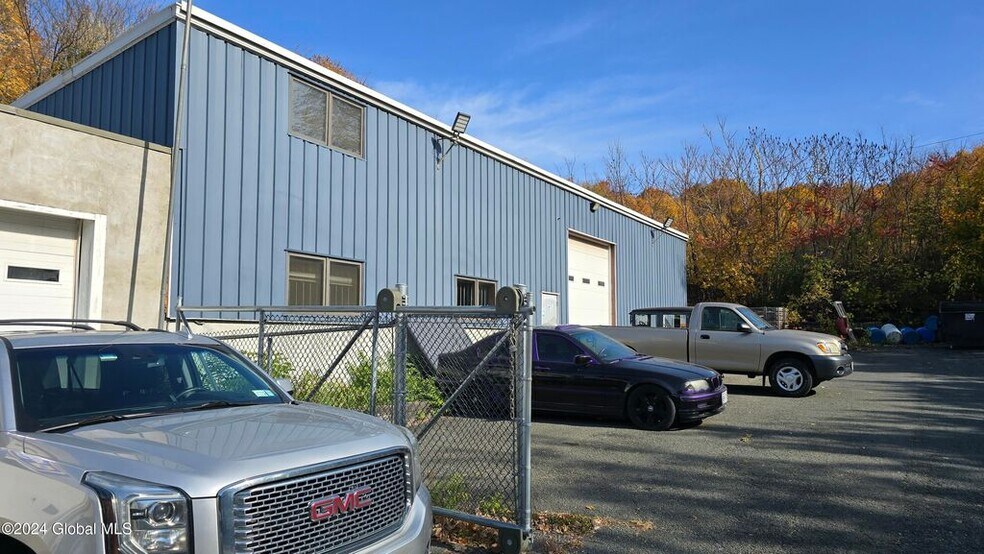 580 4th St, Troy, NY à vendre - Photo du bâtiment - Image 2 de 16