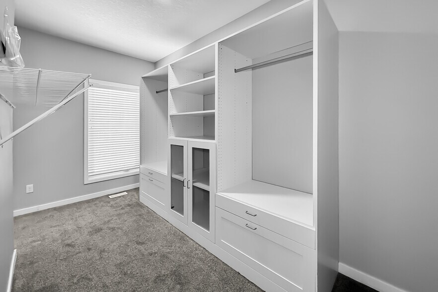 4326 Hickman Rd, Des Moines, IA à vendre - Photo du bâtiment - Image 2 de 33