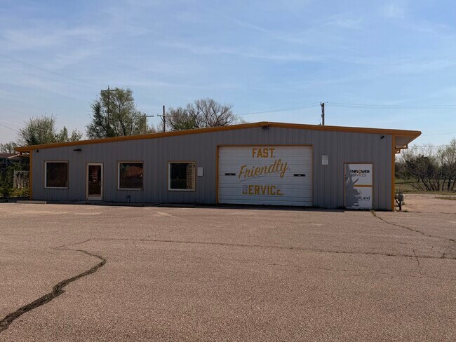 Plus de détails pour 1919 W Central Ave, El Dorado, KS - Local d'activités à louer