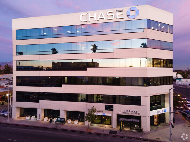 6400 Laurel Canyon Blvd, North Hollywood, CA à louer - Photo du bâtiment - Image 2 de 4