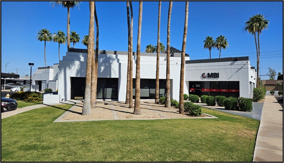 3033 W Bell Rd, Phoenix, AZ à louer - Photo du bâtiment - Image 2 de 5