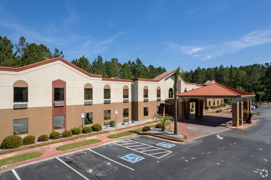 70 Wallace Martin Dr, Hinesville, GA à vendre - Photo principale - Image 1 de 5