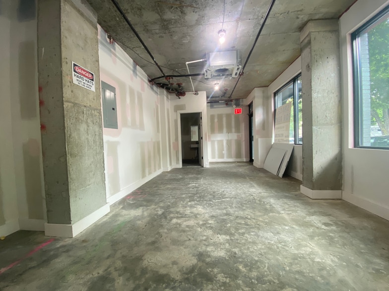 488 Marcus Garvey Blvd, Brooklyn, NY for lease - Interior Photo - Image 2 of 8