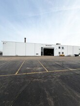 1385 E Chicago St, Elgin, IL for lease Interior Photo- Image 2 of 10