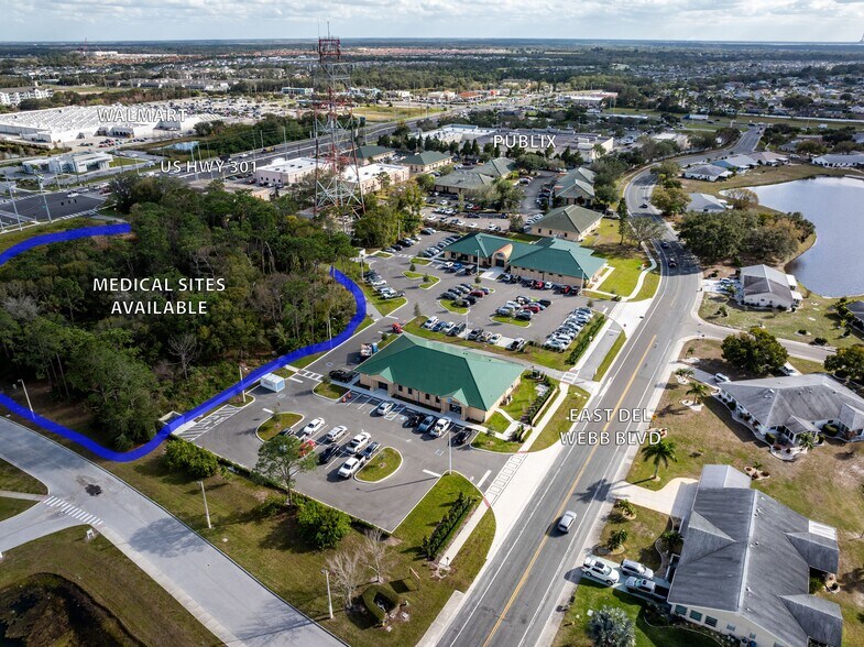 1010 E Del Webb Blvd, Sun City Center, FL à louer - Photo du bâtiment - Image 1 de 2