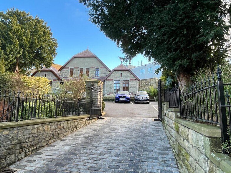 Nolton Court, Bridgend à louer - Photo du bâtiment - Image 2 de 2