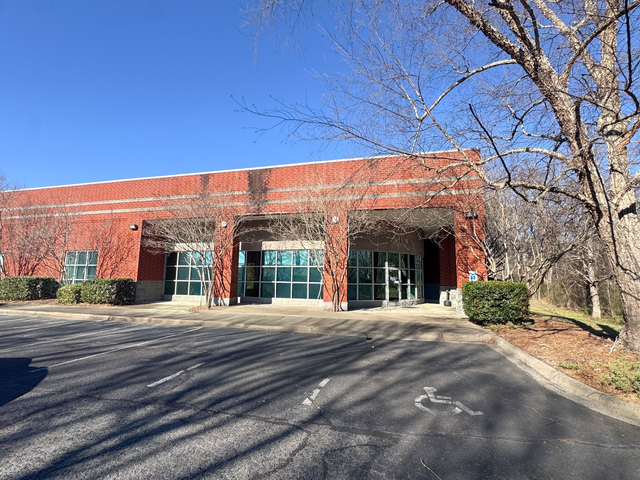 9301 Forsyth Park Dr, Charlotte, NC for sale Primary Photo- Image 1 of 5