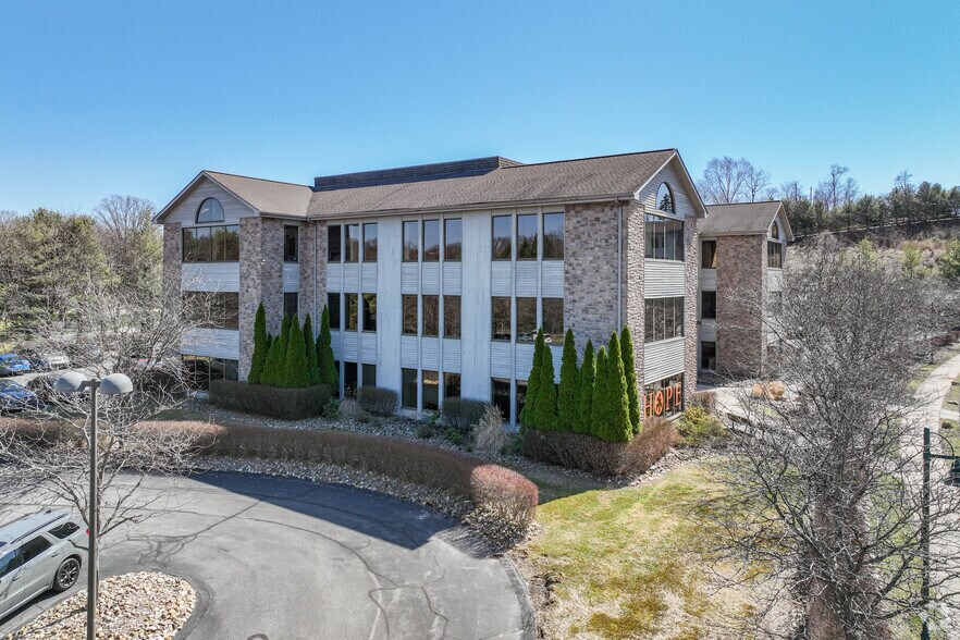 5000 Stonewood Dr, Wexford, PA à vendre - Photo du bâtiment - Image 2 de 20