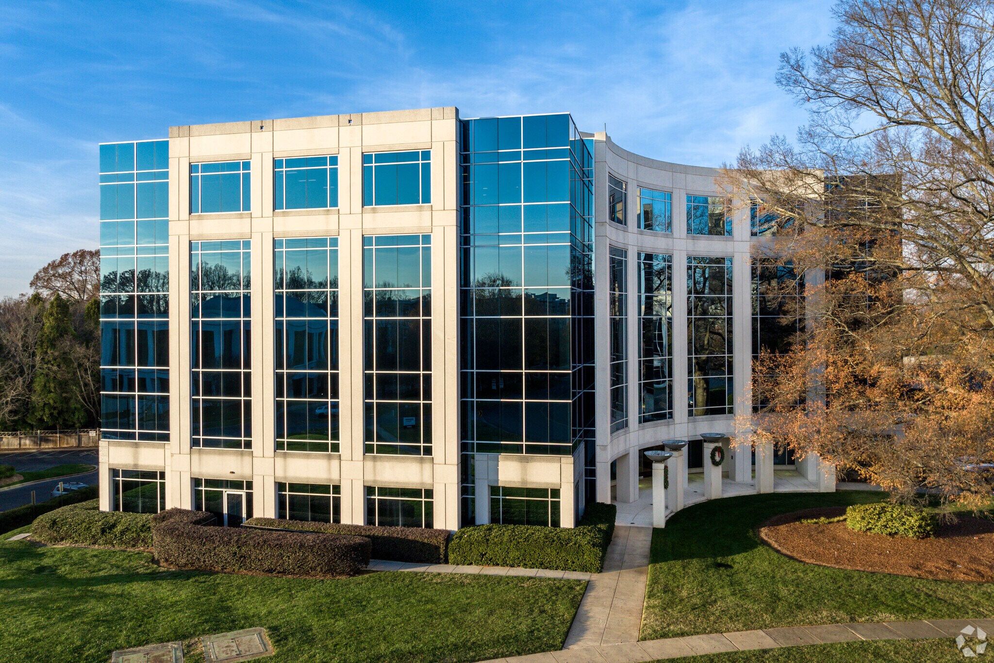 5925 Carnegie Blvd, Charlotte, NC for lease Building Photo- Image 1 of 5