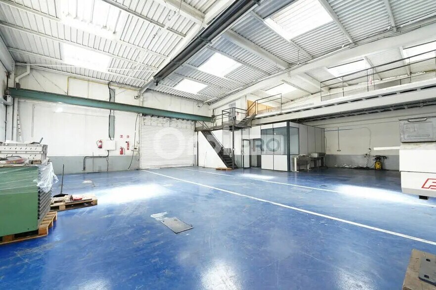 Local d'activités dans Saint-Priest à vendre - Photo intérieure - Image 3 de 8