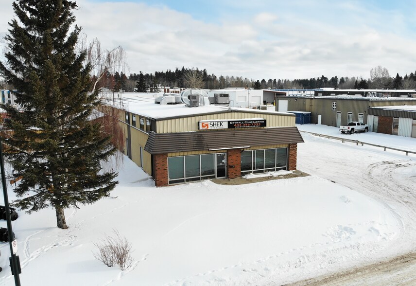 7483 49 Av, Red Deer, AB à vendre - Photo principale - Image 1 de 1