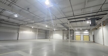 8877 S 137th Cir, Omaha, NE for lease Interior Photo- Image 1 of 7