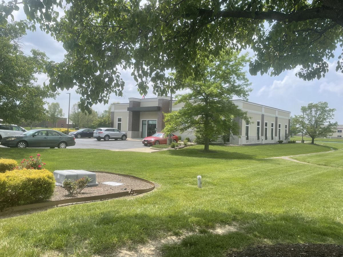 330 Cross Pointe Dr, Evansville, IN for lease Primary Photo- Image 1 of 2