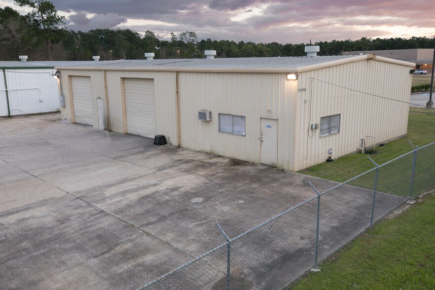 2407B S Houston Ave, Humble, TX à louer - Photo du bâtiment - Image 2 de 2