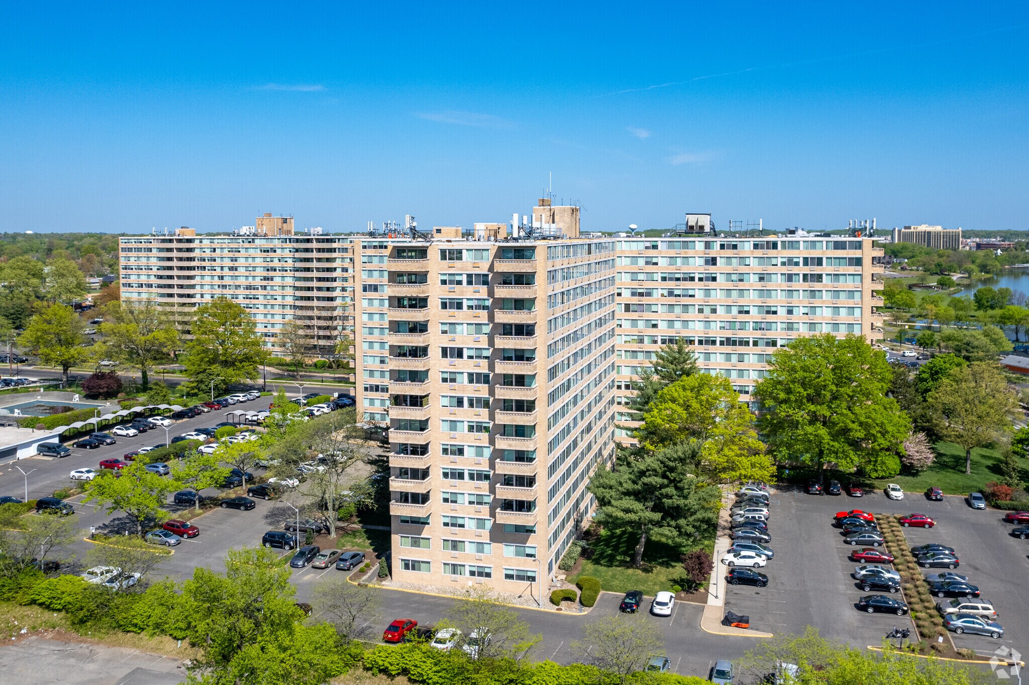 5105 N Park Dr, Pennsauken, NJ à louer Photo principale- Image 1 de 39