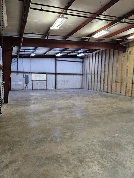 3680 Christy Ln, Ukiah, CA à louer - Photo intérieure - Image 3 de 8