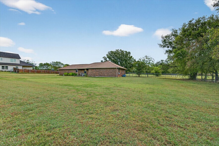 102 N 9th St, Gunter, TX for sale - Building Photo - Image 3 of 22