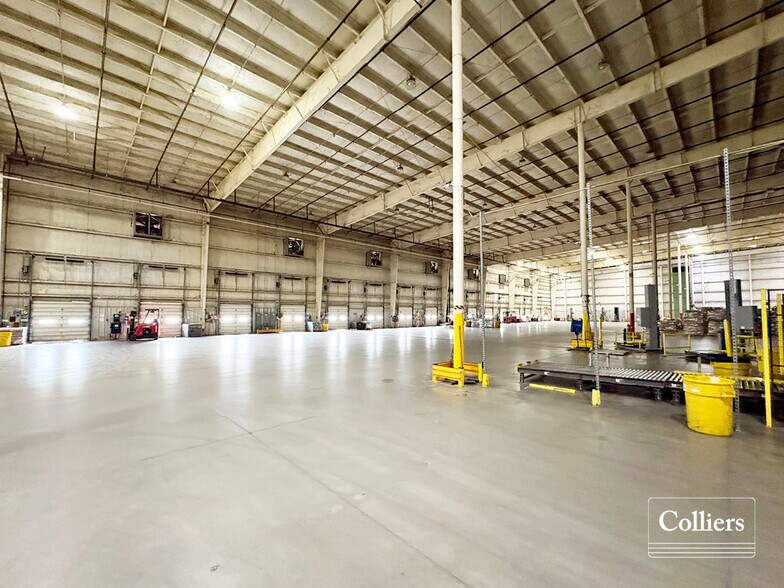 329 Industrial Dr, Albion, IL à louer - Photo du bâtiment - Image 3 de 5