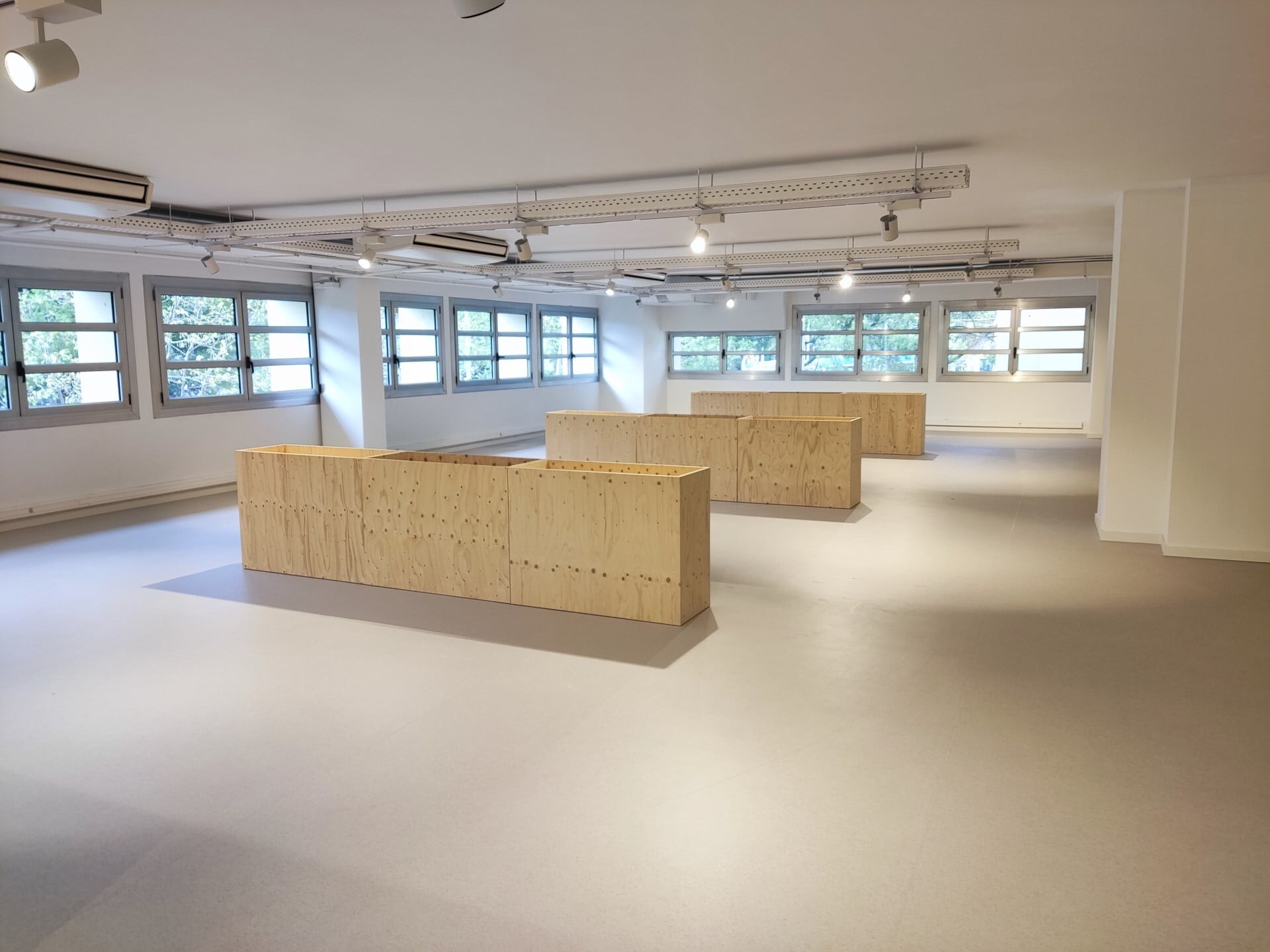 Office in Esplugues de Llobregat, Barcelona for lease Interior Photo- Image 1 of 2