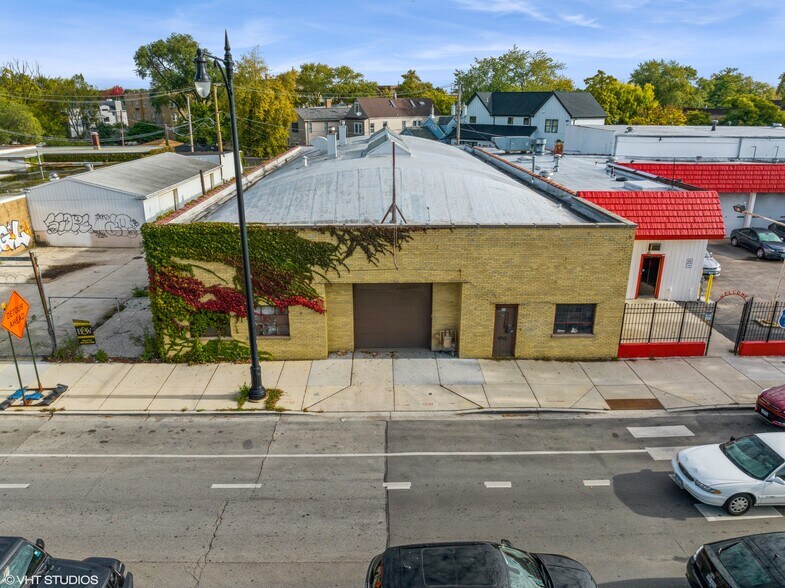 3527 N Milwaukee Ave Portfolio portefeuille de 2 propriétés à vendre sur LoopNet.ca - Photo du bâtiment - Image 1 de 11