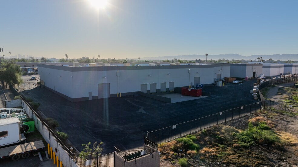640 N 43rd Ave, Phoenix, AZ for lease - Building Photo - Image 2 of 7