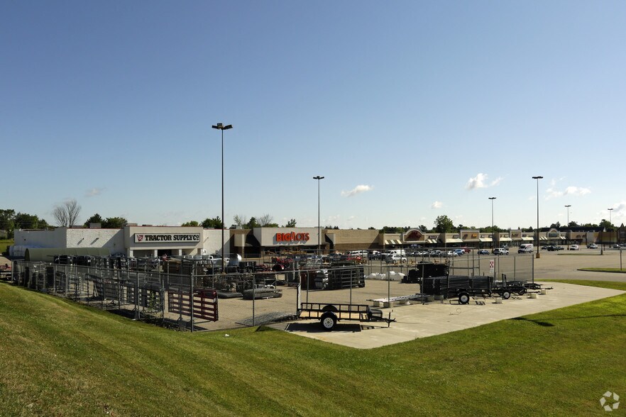 710-754 Perry Ave, Big Rapids, MI à louer - Photo du bâtiment - Image 1 de 7