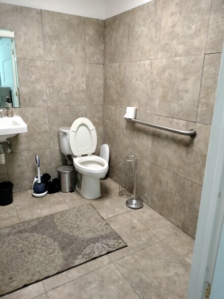 4032-4046 NE 6th Ave, Oakland Park, FL à louer - Photo intérieure - Image 3 de 18