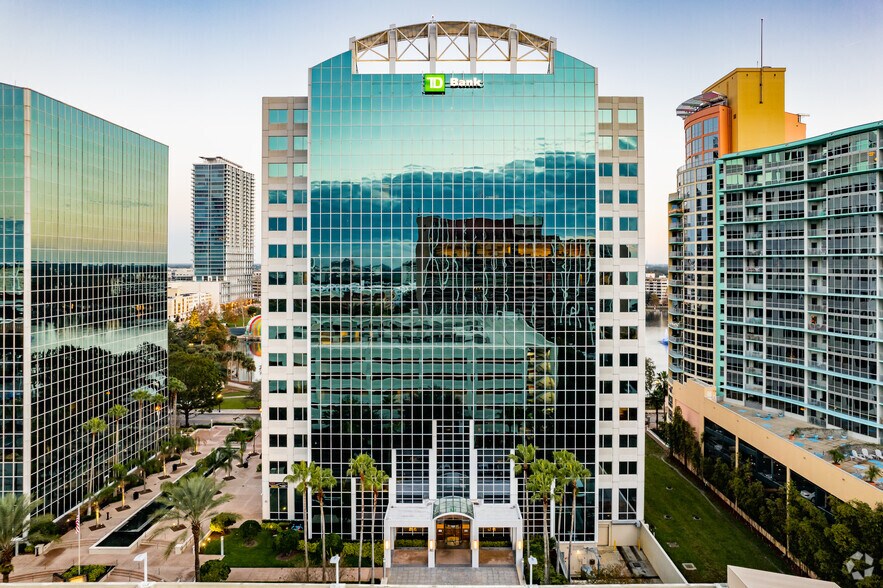 301 E Pine St, Orlando, FL à louer - Photo du bâtiment - Image 2 de 8