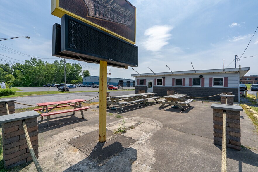 2121 State Route 96, Clifton Springs, NY à vendre - Photo du bâtiment - Image 3 de 36