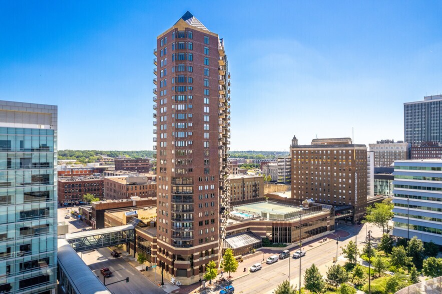 300 Walnut St, Des Moines, IA à vendre - Photo du bâtiment - Image 2 de 15