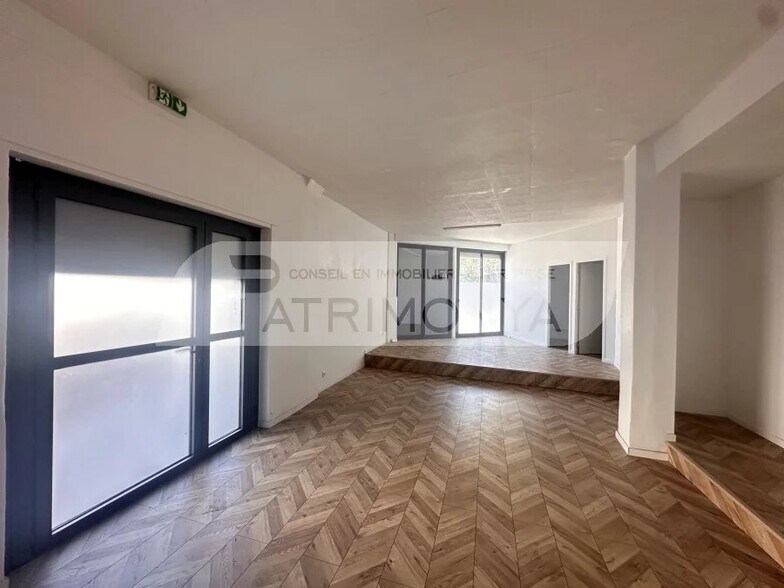 Retail in Marseille 11Eme for lease - Interior Photo - Image 3 of 4