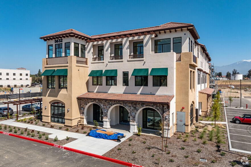 5632 Philadelphia St, Chino, CA à vendre - Photo du bâtiment - Image 2 de 6