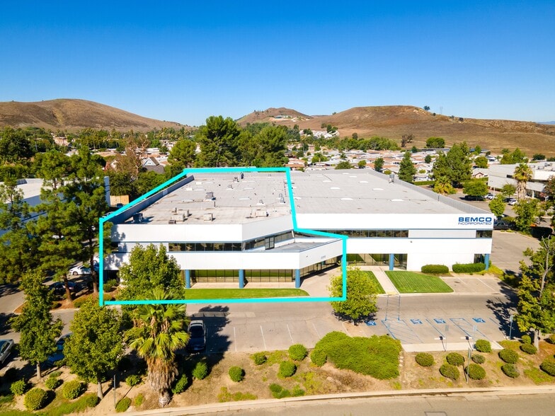 2255 Union Pl, Simi Valley, CA for lease - Building Photo - Image 2 of 12