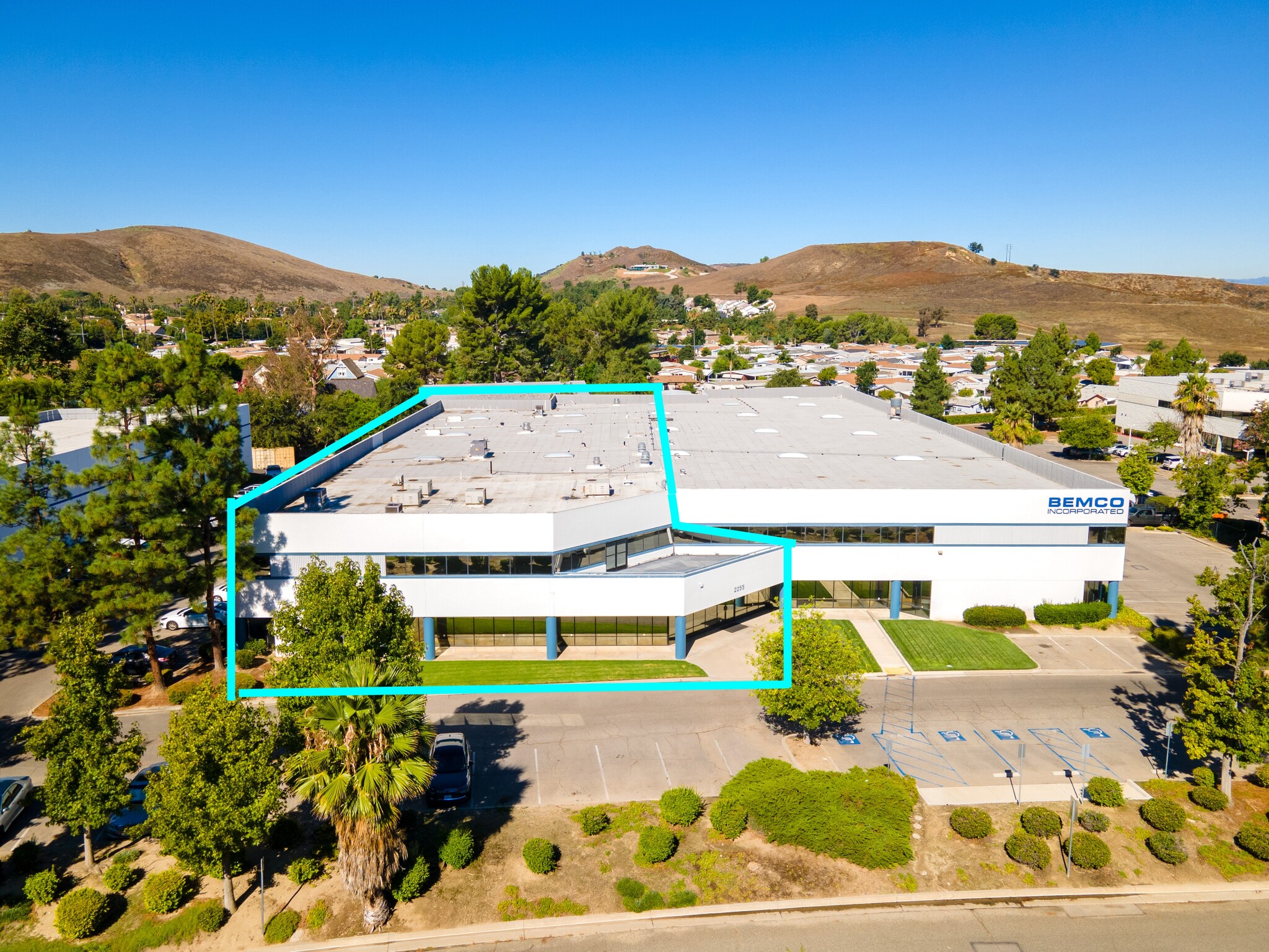 2255 Union Pl, Simi Valley, CA for lease Building Photo- Image 1 of 13