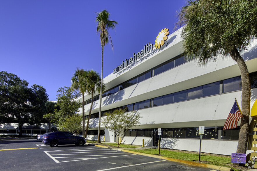 5130 Eisenhower Blvd, Tampa, FL for lease - Building Photo - Image 3 of 13