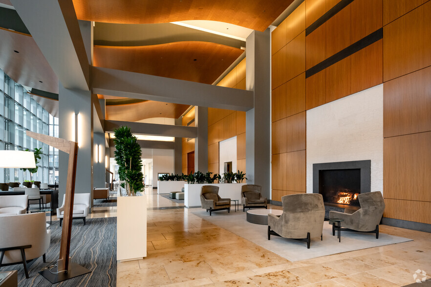 10885 NE 4th St, Bellevue, WA for lease - Lobby - Image 2 of 3