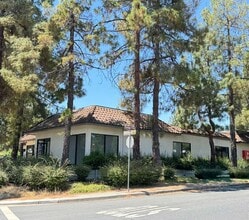761 University Ave, Los Gatos, CA à louer Photo du bâtiment- Image 2 de 12