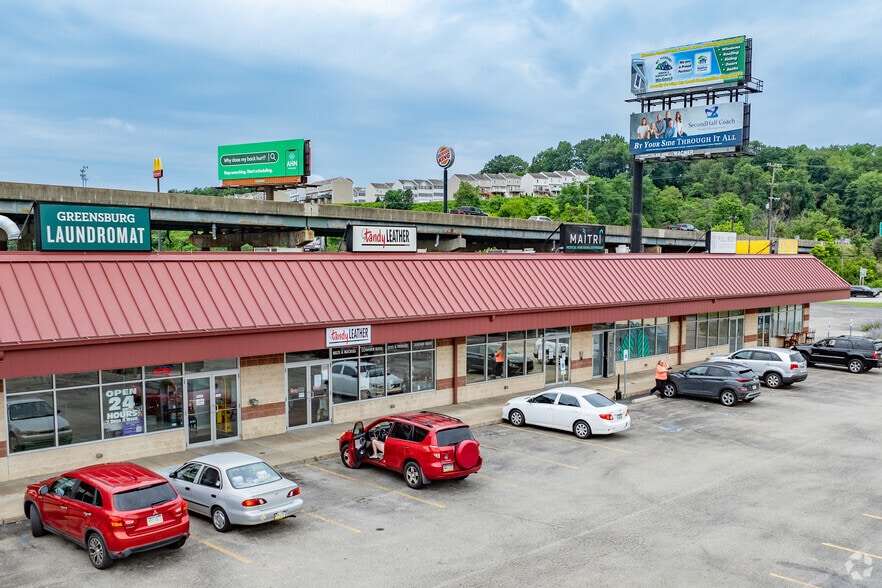 1100 S Main St, Greensburg, PA for lease - Primary Photo - Image 1 of 5
