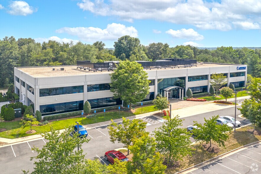 5175 Parkstone Dr, Chantilly, VA à louer - Photo du bâtiment - Image 2 de 6