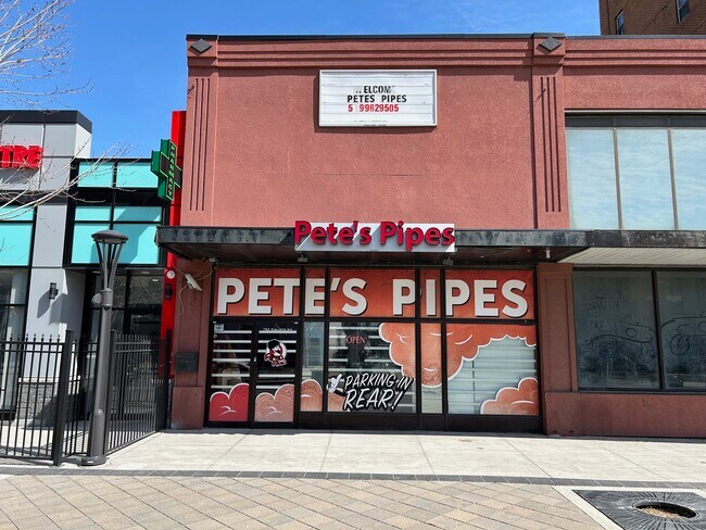 Plus de détails pour 762 Ouellette Av, Windsor, ON - Commerce de détail à vendre