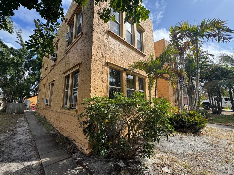 110 S B St, Lake Worth, FL à vendre - Photo du bâtiment - Image 2 de 12